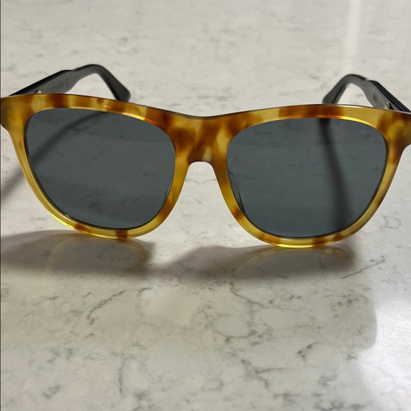 Gucci Accessories - Gucci Tortoise Shell Sunglasses with Black Lenses